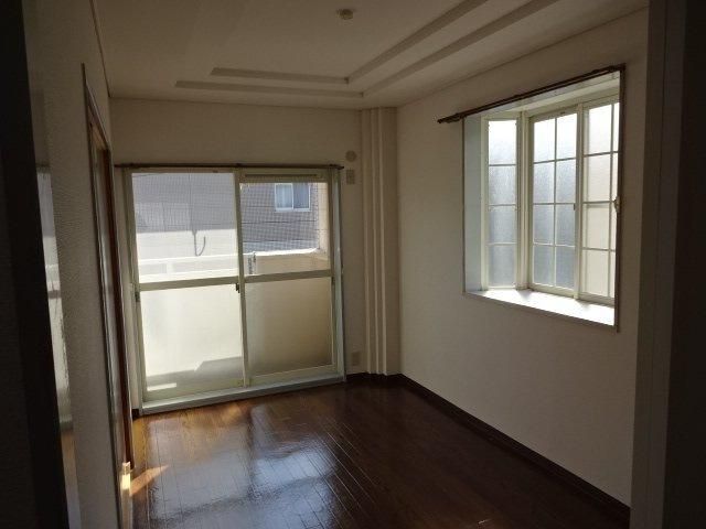 �y���ԁE���r���O�z�@