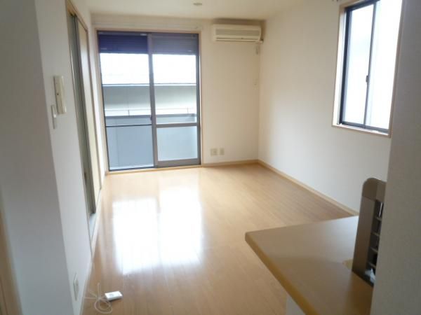 �y�����E���r���O�z�@