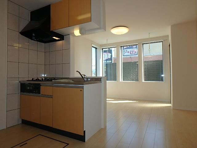 �y�����E���r���O�z�@