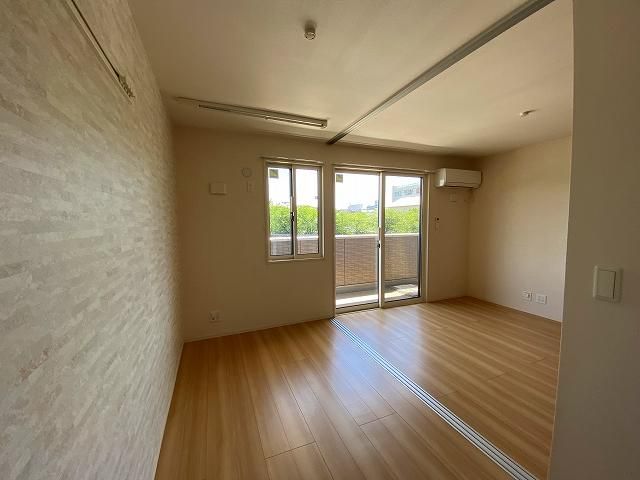 �y�����E���r���O�z�@