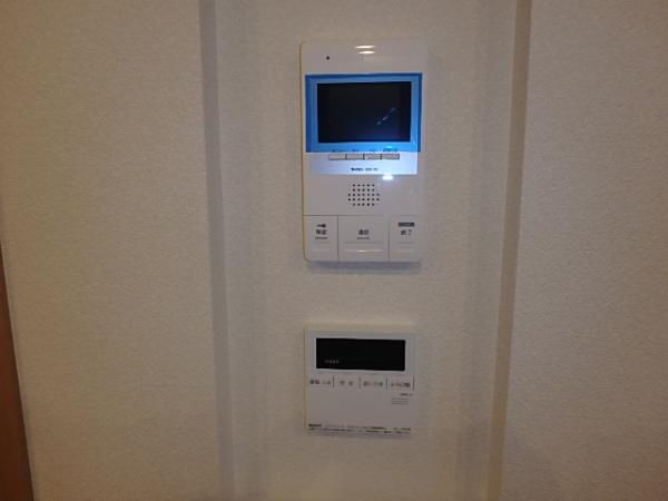 �y�Z�L�����e�B�z�@