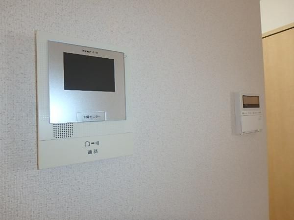 �y�Z�L�����e�B�z�@