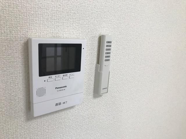 �y�Z�L�����e�B�z�@