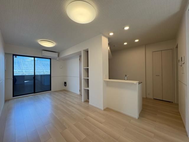 �y�����E���r���O�z�@