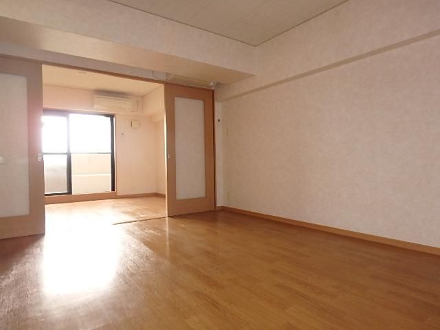 �y�����E���r���O�z�@