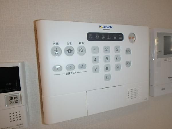 �y�Z�L�����e�B�z�@