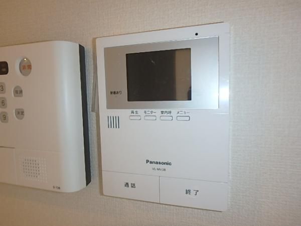 �y�Z�L�����e�B�z�@