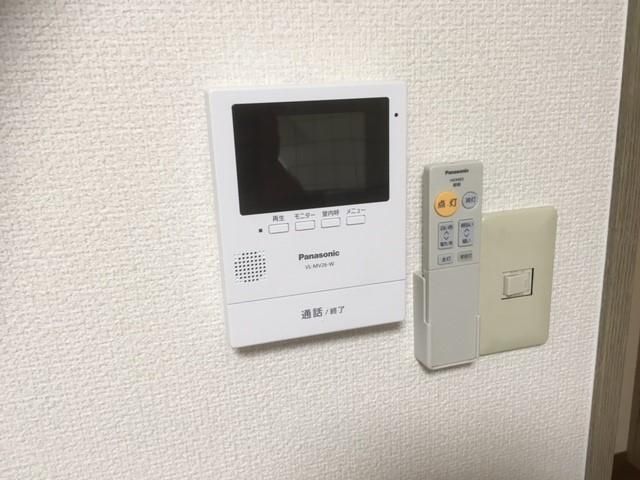 �y�Z�L�����e�B�z�@