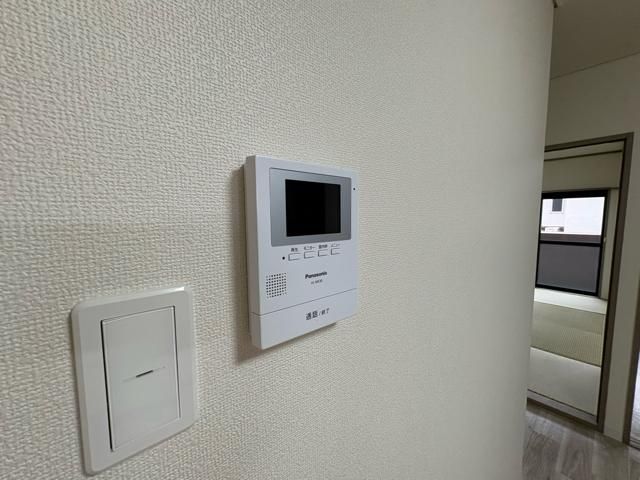 �y�Z�L�����e�B�z�@