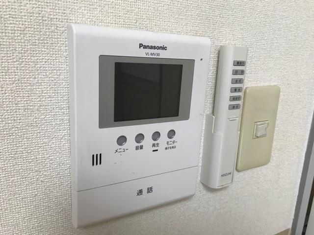 �y�Z�L�����e�B�z�@