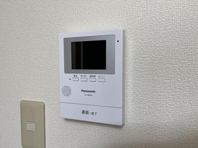 �y�Z�L�����e�B�z�@