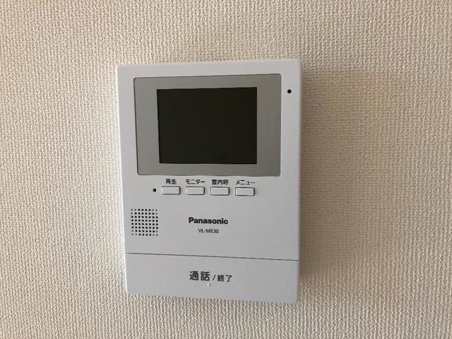 �y�Z�L�����e�B�z�@