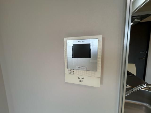 �y�Z�L�����e�B�z�@