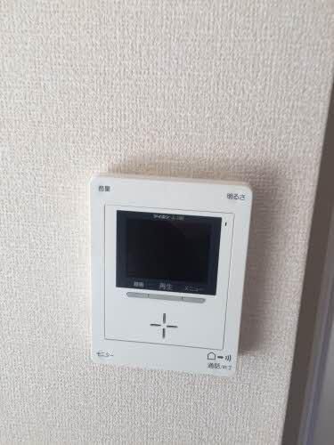 �y�Z�L�����e�B�z�@