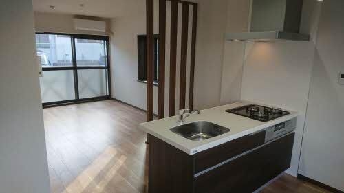 �y�����E���r���O�z�@