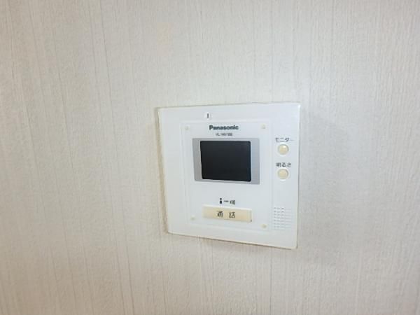 �y�Z�L�����e�B�z�@