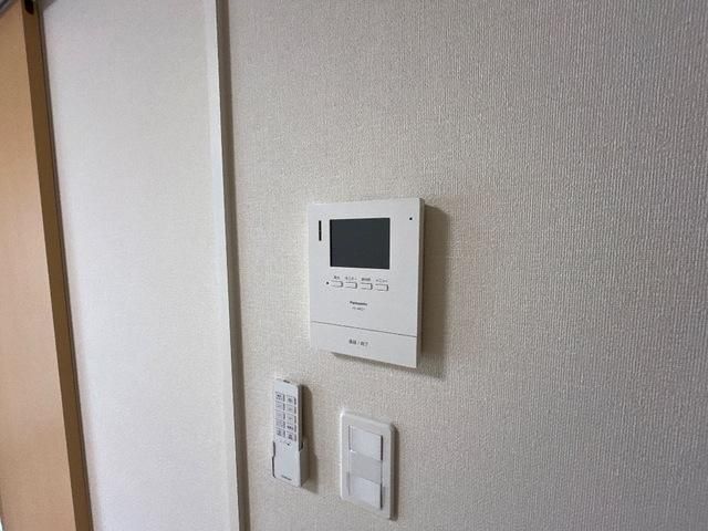 �y�Z�L�����e�B�z�@