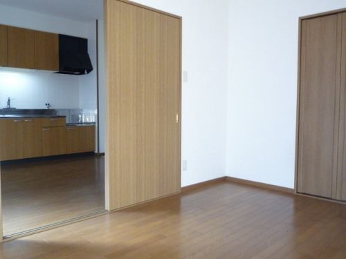 �y���ԁE���r���O�z�@���t���[�����O�d�l���Y��ł���