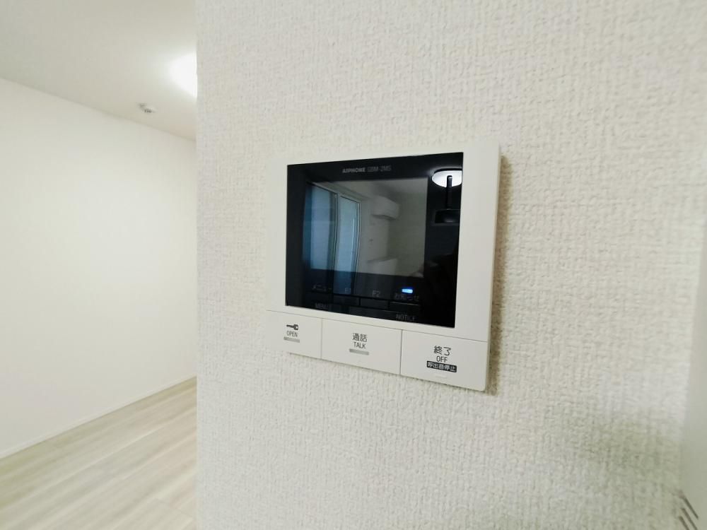 �y�Z�L�����e�B�z�@