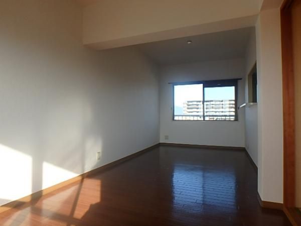 �y�����E���r���O�z�@