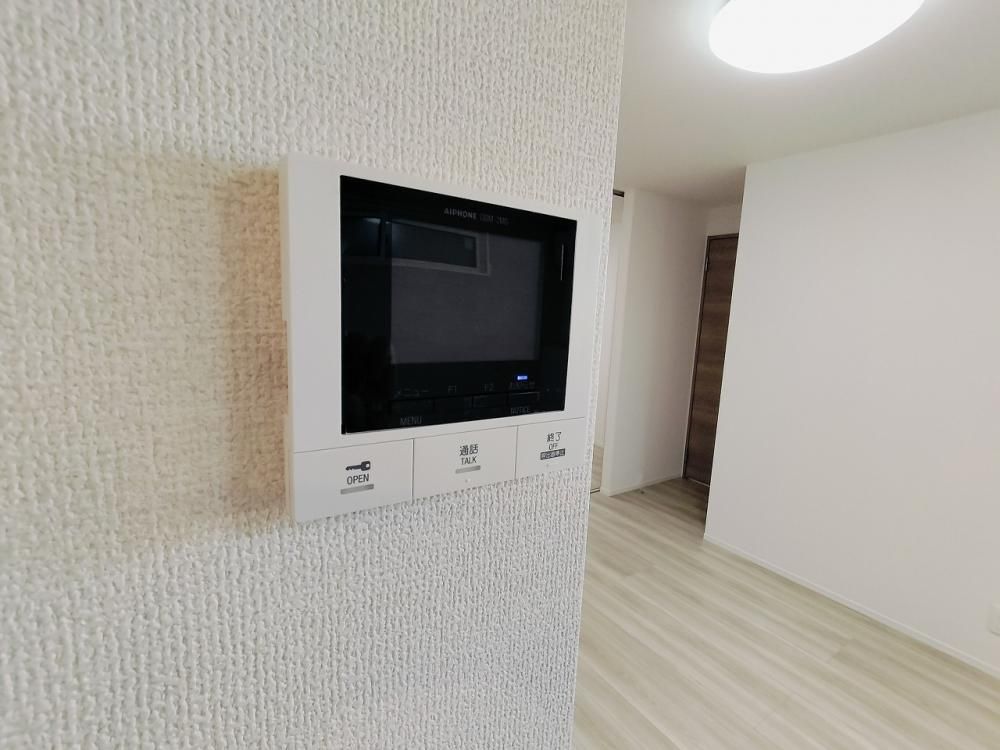 �y�Z�L�����e�B�z�@