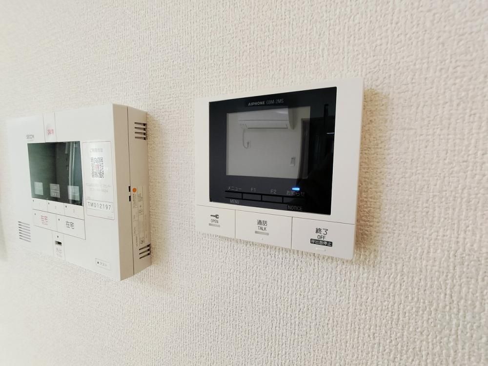 �y�Z�L�����e�B�z�@