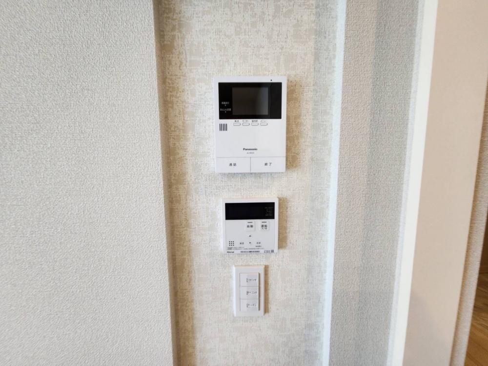 �y�Z�L�����e�B�z�@