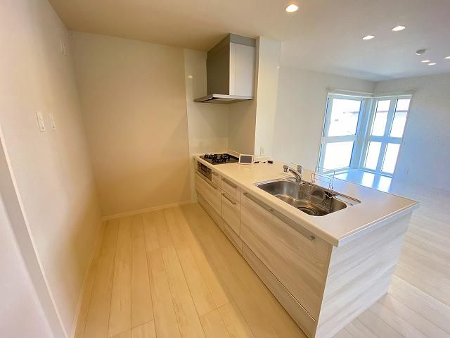 �y�����E���r���O�z�@