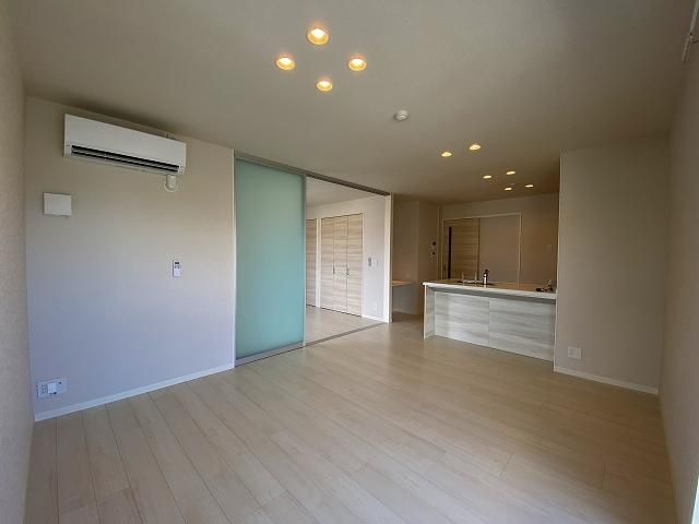 �y�����E���r���O�z�@