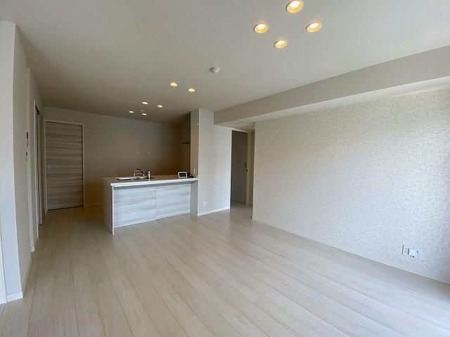 �y�����E���r���O�z�@