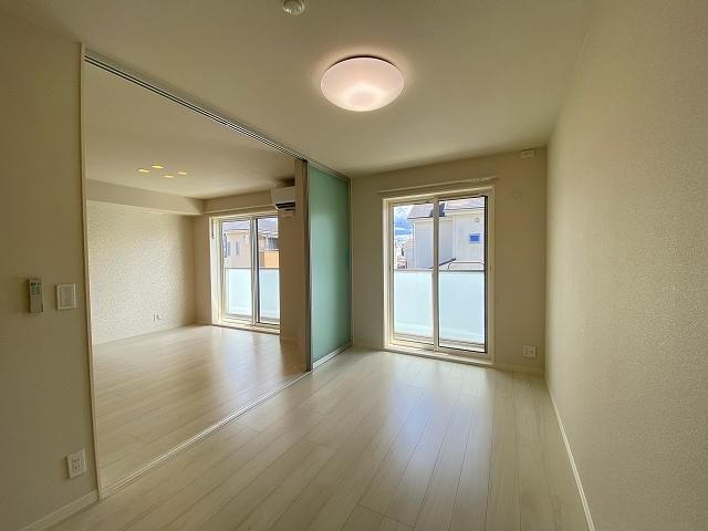 �y�����E���r���O�z�@