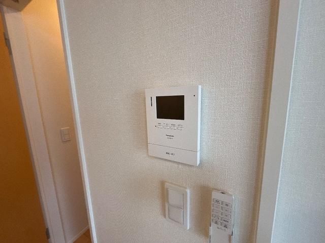 �y�Z�L�����e�B�z�@