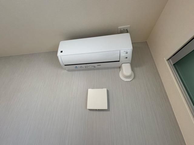 �y�Z�L�����e�B�z�@