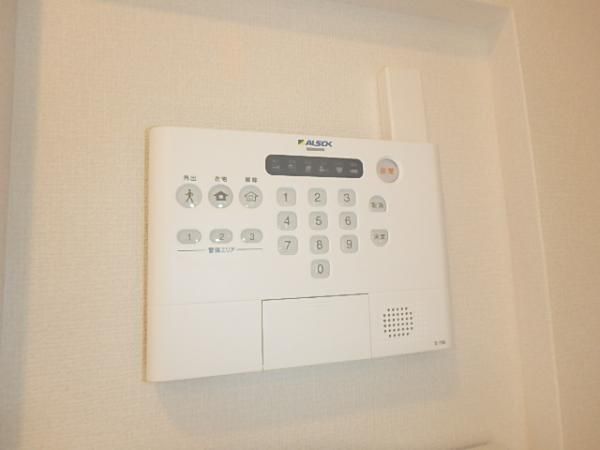 �y�Z�L�����e�B�z�@