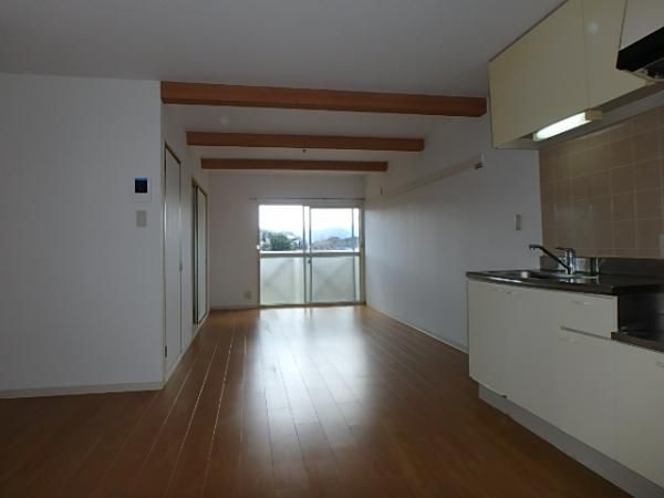 �y�����E���r���O�z�@