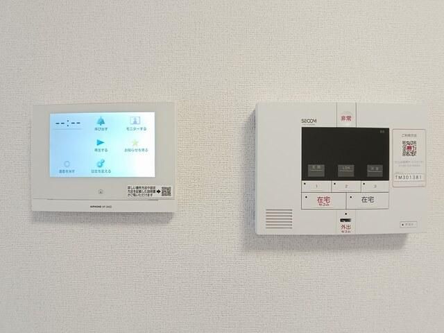 �y�Z�L�����e�B�z�@