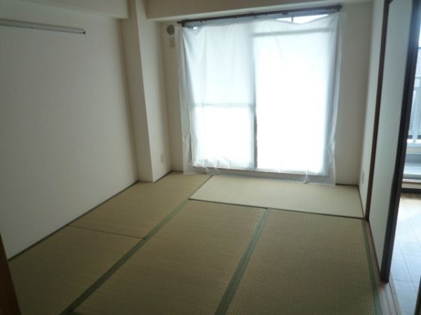 �y�Z�L�����e�B�z�@