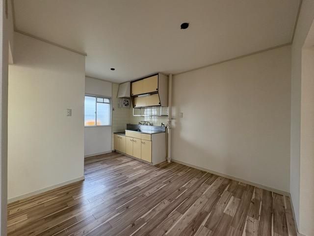 �y�����E���r���O�z�@