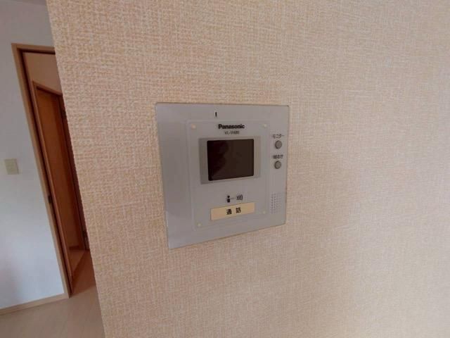 �y�Z�L�����e�B�z�@