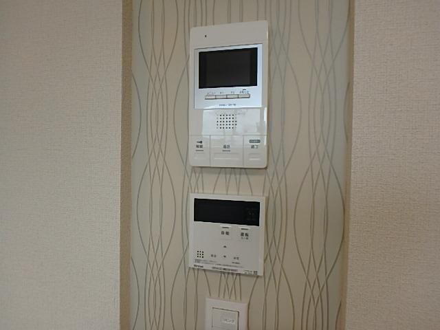 �y�Z�L�����e�B�z�@