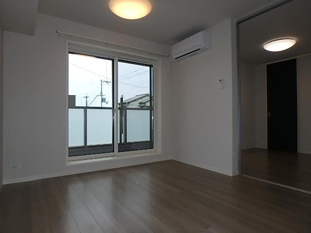 �y�����E���r���O�z�@