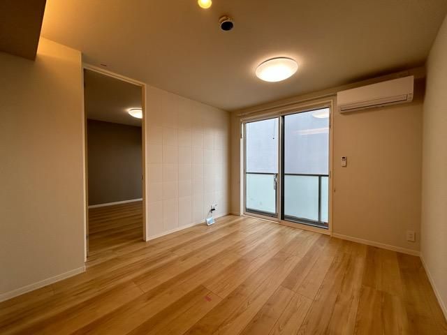 �y�����E���r���O�z�@