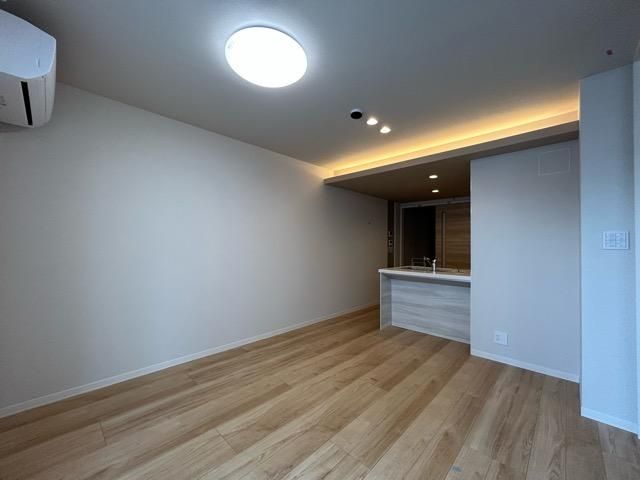 �y�����E���r���O�z�@