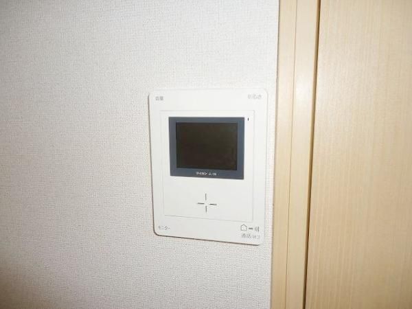 �y�Z�L�����e�B�z�@