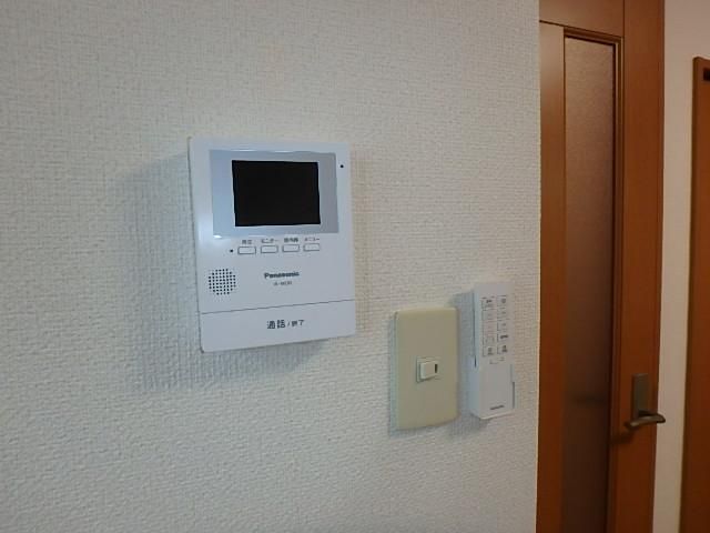 �y�Z�L�����e�B�z�@