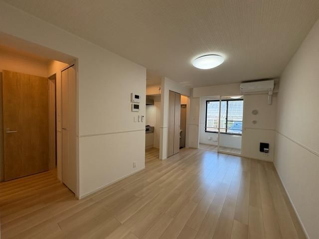 �y�����E���r���O�z�@