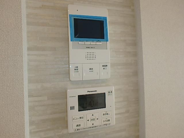 �y�Z�L�����e�B�z�@