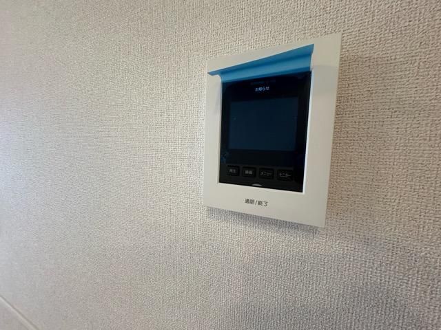 �y�Z�L�����e�B�z�@