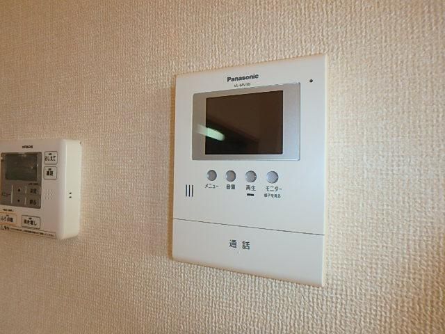 �y�Z�L�����e�B�z�@