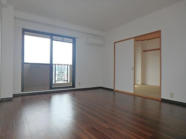 �y�����E���r���O�z�@